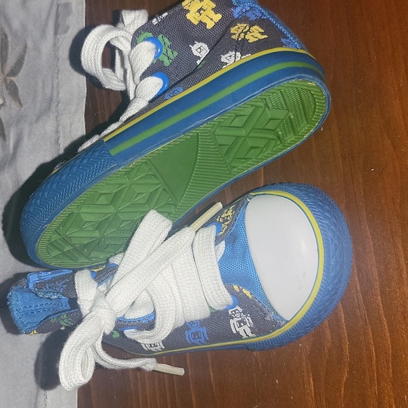 Baby/toddler size 6 high-tops - Picture 3 of 4